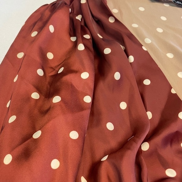 Zara satin finish polka dot crop top. Scrunched band and elastic sleeves. Large - Picture 5 of 5